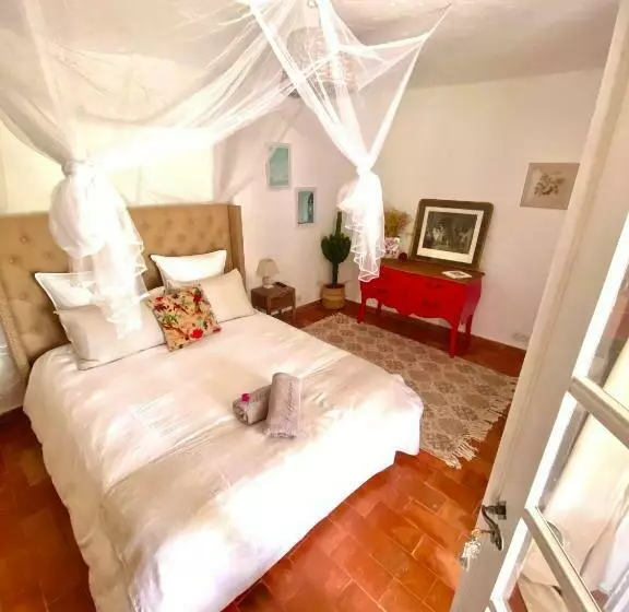 Aamiaismajoitus (B&B) L'effrontée