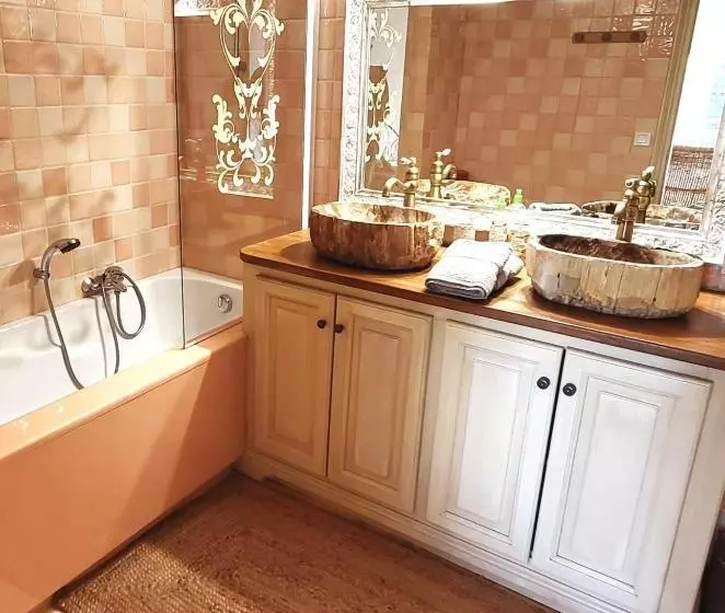 Aamiaismajoitus (B&B) L'effrontée