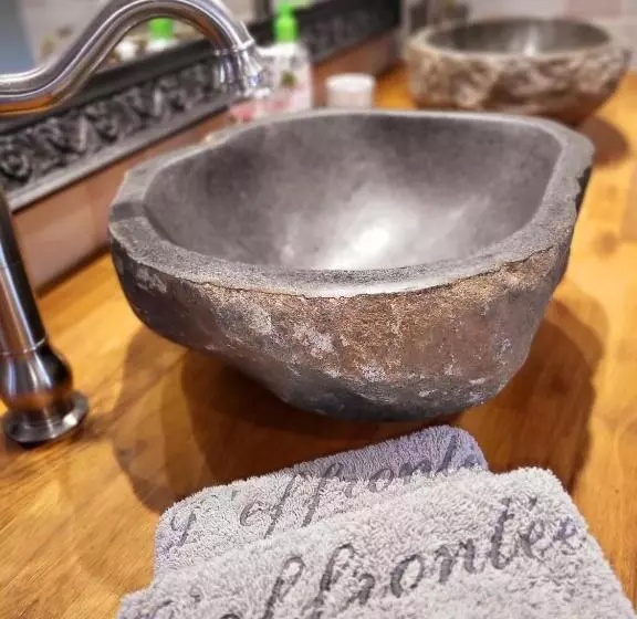 Aamiaismajoitus (B&B) L'effrontée