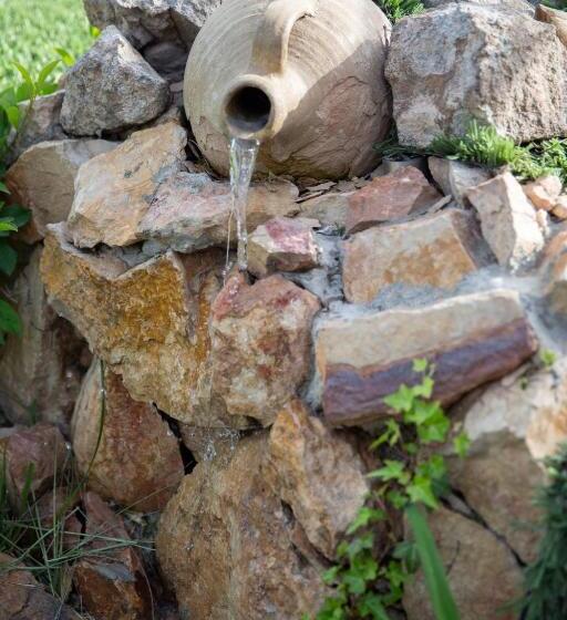 تختخواب و صبحانه Noravank L And L