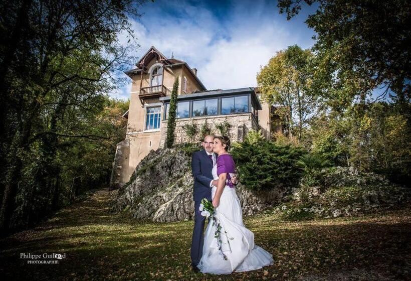 בית מלון כפרי La Garenne De Morestel