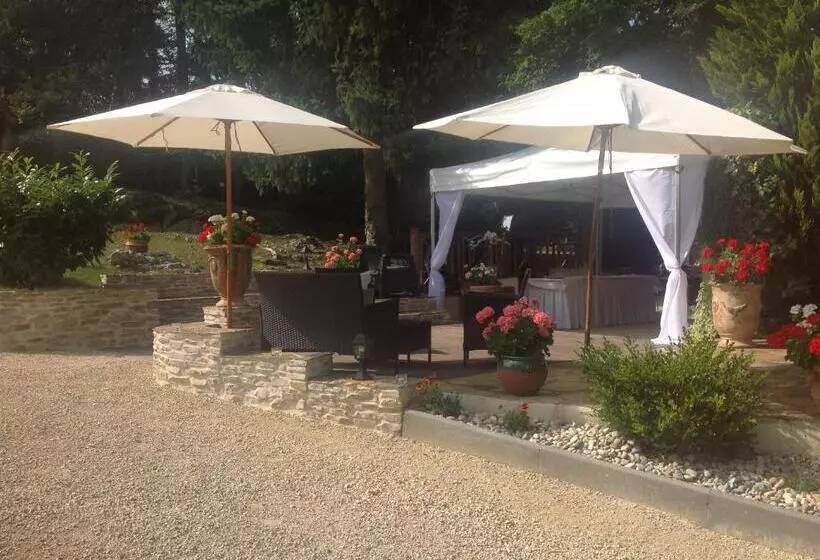 Hotelli La Garenne De Morestel