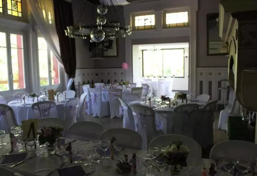 Hotelli La Garenne De Morestel