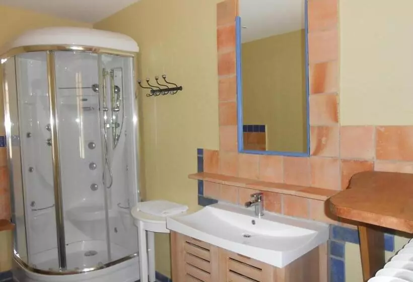 Hotelli La Garenne De Morestel