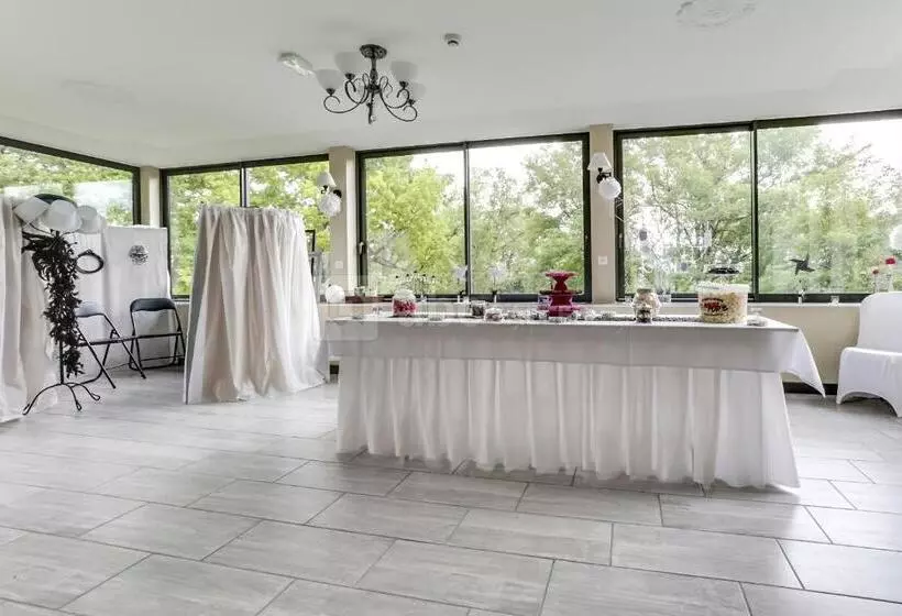 Hotelli La Garenne De Morestel