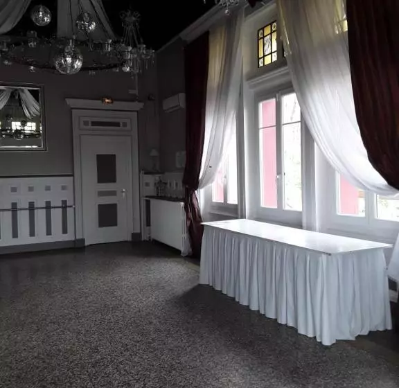 Hotelli La Garenne De Morestel