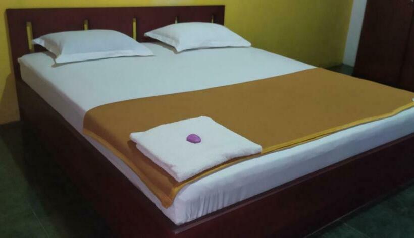 Oyo 90490 Hotel Nyi Rindang