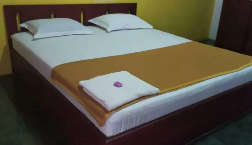 Oyo 90490 Hotel Nyi Rindang