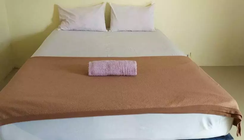 Oyo 90490 Hotel Nyi Rindang