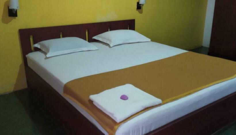 Oyo 90490 Hotel Nyi Rindang