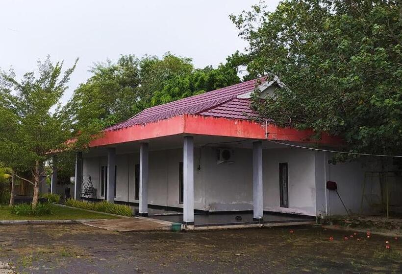 Oyo 90490 Hotel Nyi Rindang