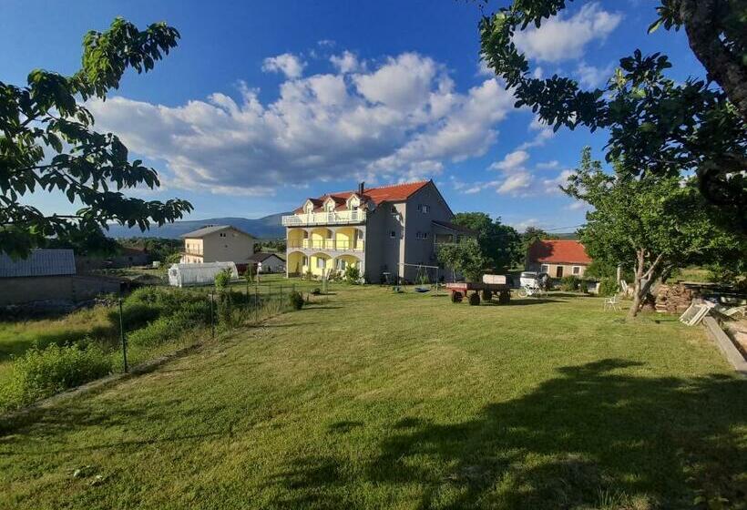 پانسیون Apartmani Mamić