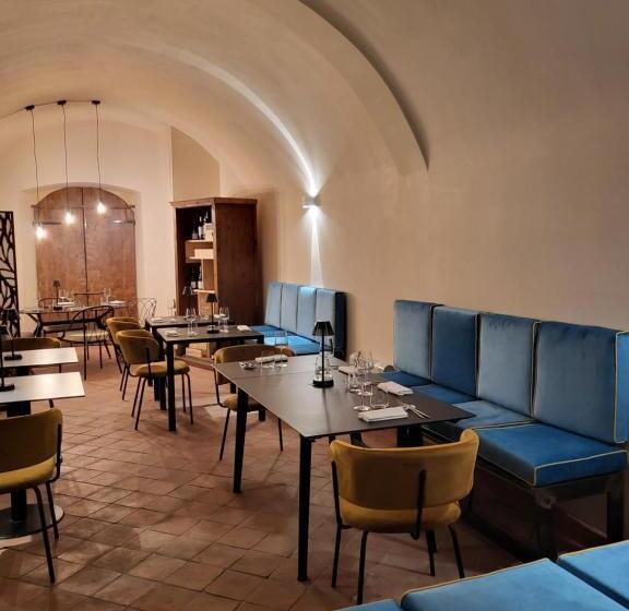 تختخواب و صبحانه Ginevra Boutique Rooms   Palazzo Leosini   Residenze D Epoca