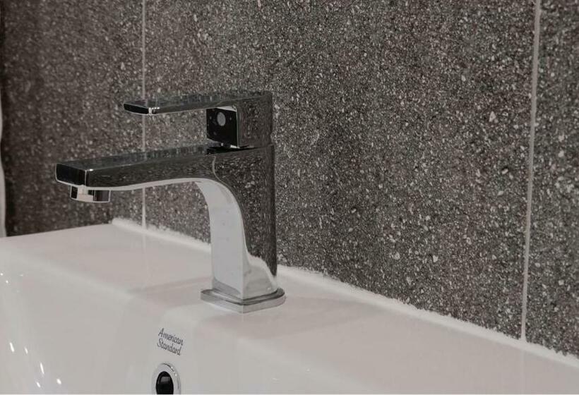 Hlangkha Hostel   หลังคา โฮสเทล