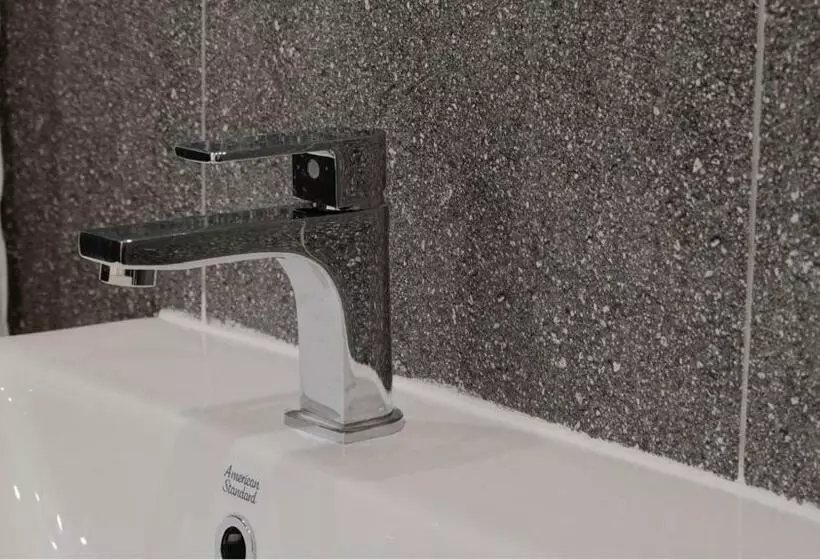 Hlangkha Hostel   หลังคา โฮสเทล