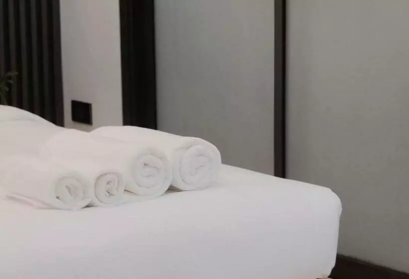 Hlangkha Hostel   หลังคา โฮสเทล