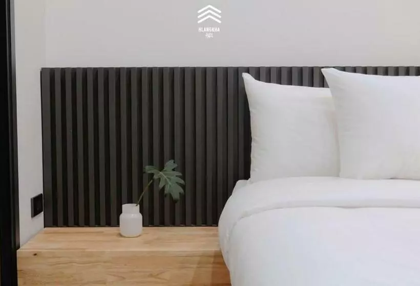 Hlangkha Hostel   หลังคา โฮสเทล