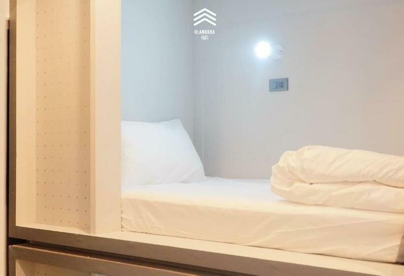 Hlangkha Hostel   หลังคา โฮสเทล
