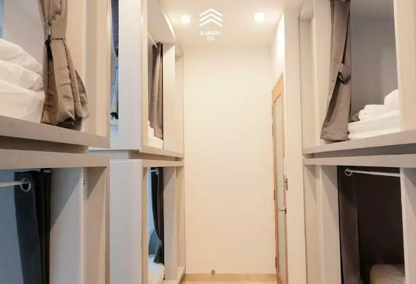 Hlangkha Hostel   หลังคา โฮสเทล