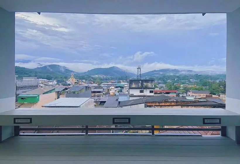 Hlangkha Hostel   หลังคา โฮสเทล