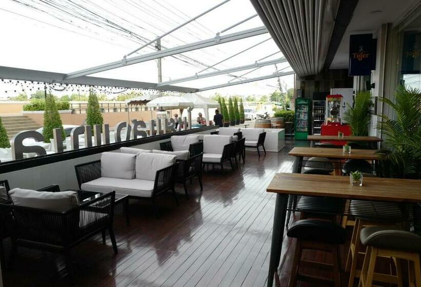 Отель Chaisaeng Palace