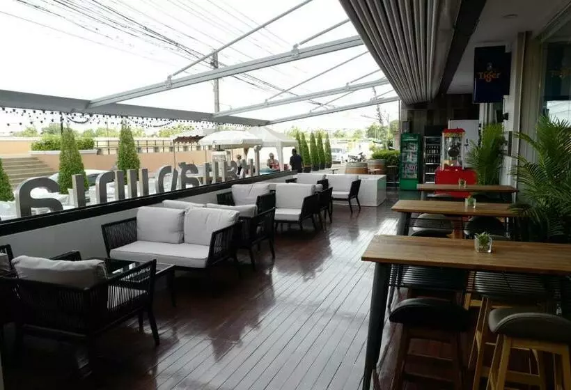 ホテル Chaisaeng Palace