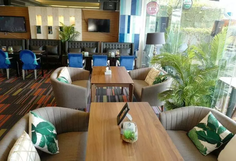 ホテル Chaisaeng Palace