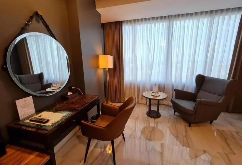 ホテル Chaisaeng Palace