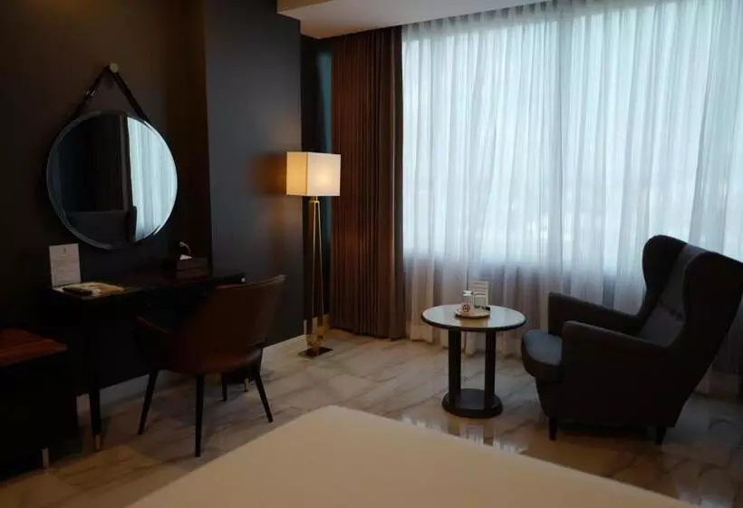 ホテル Chaisaeng Palace