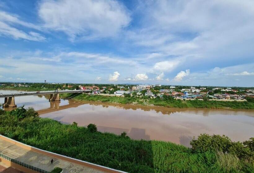 Отель Chaisaeng Palace