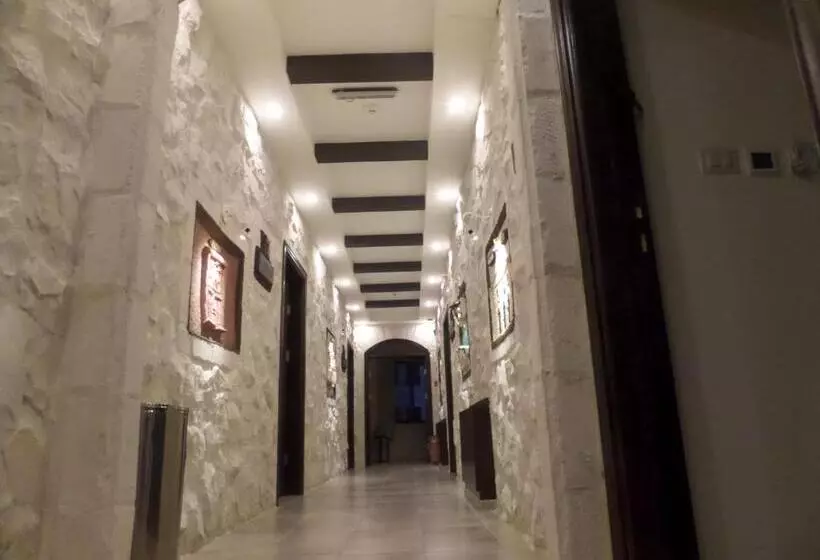 Mount Nebo Hotel & Restaurant Madaba City Center