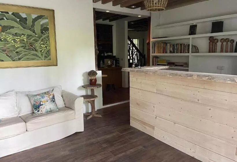 ベッドアンドブレックファースト Mayas Nest