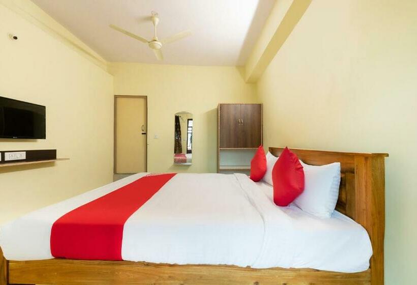 בית מלון כפרי Oyo 67991 Kalpataru Lodge