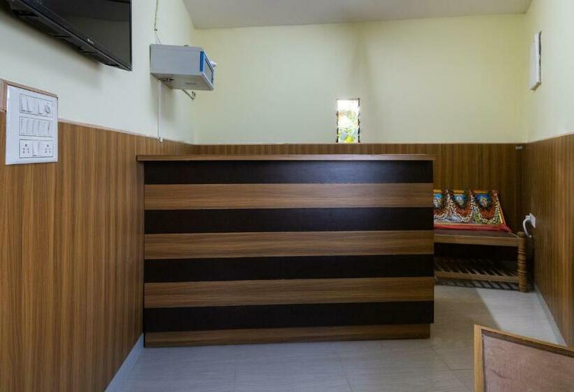 בית מלון כפרי Oyo 67991 Kalpataru Lodge