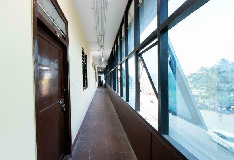 בית מלון כפרי Oyo 67991 Kalpataru Lodge