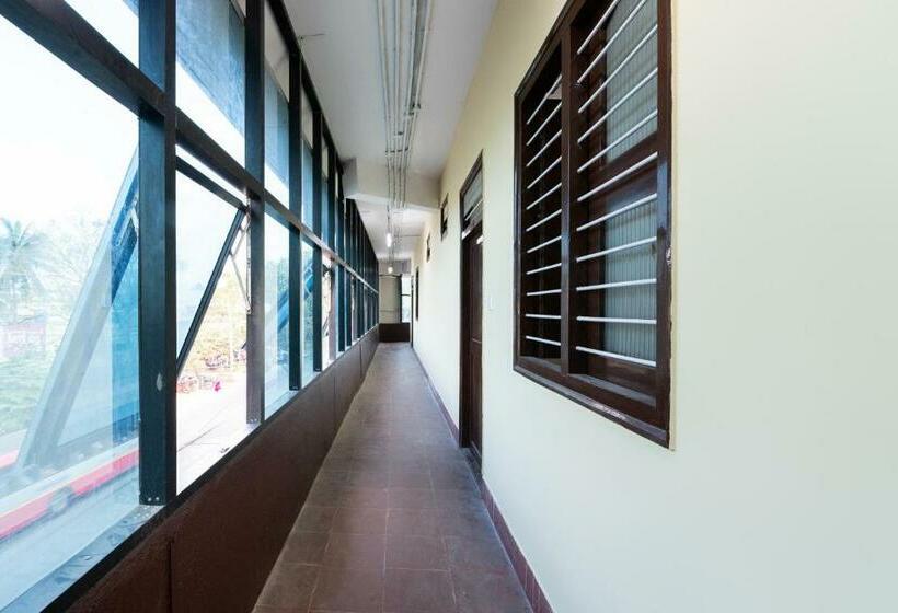 בית מלון כפרי Oyo 67991 Kalpataru Lodge