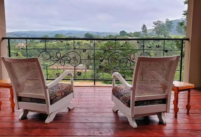 Aamiaismajoitus (B&B) Cavalo Guesthouse & Equestrian Estate