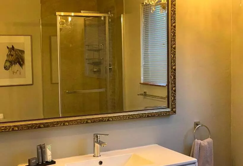 Aamiaismajoitus (B&B) Cavalo Guesthouse & Equestrian Estate