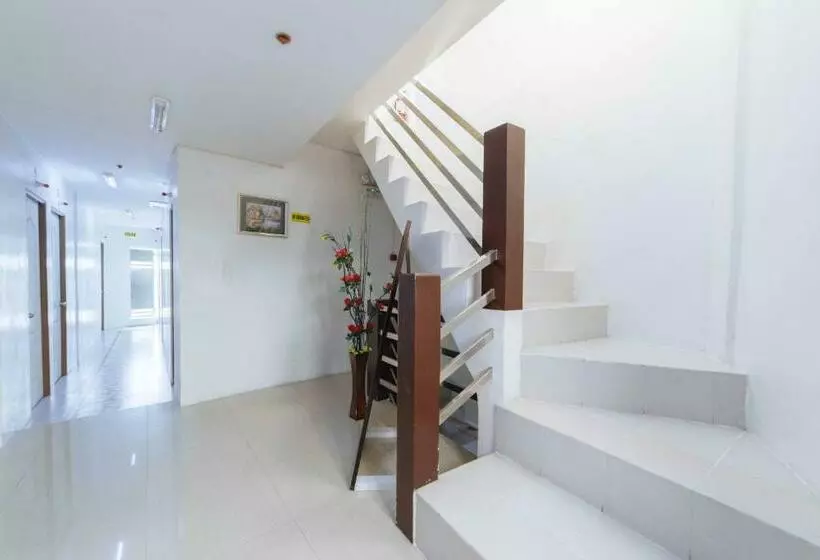 Hotelli Reddoorz At San Antonio Binan Laguna