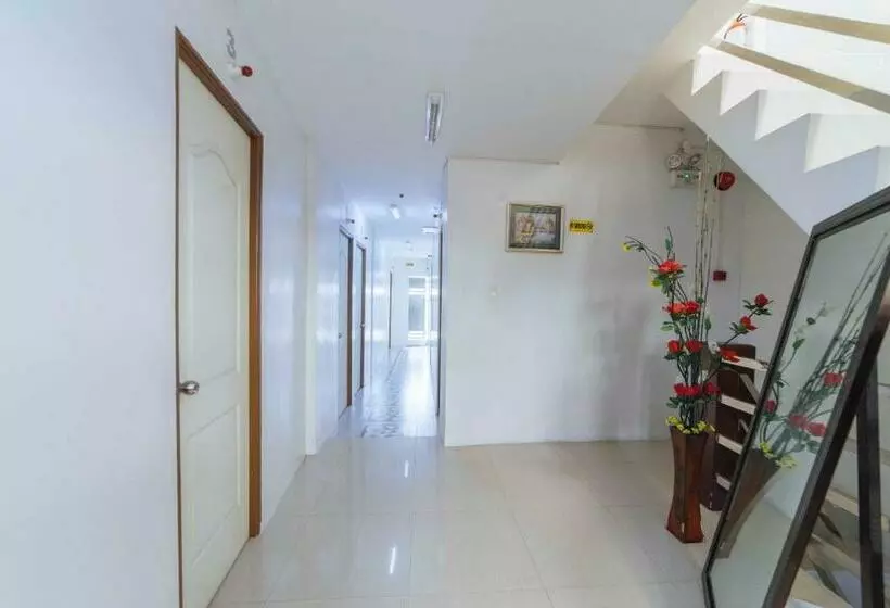 Hotelli Reddoorz At San Antonio Binan Laguna