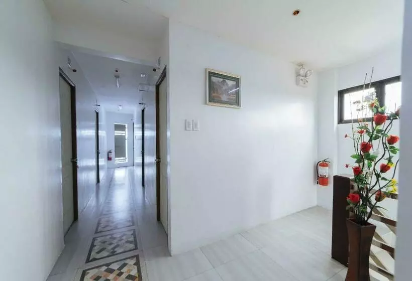 Hotelli Reddoorz At San Antonio Binan Laguna