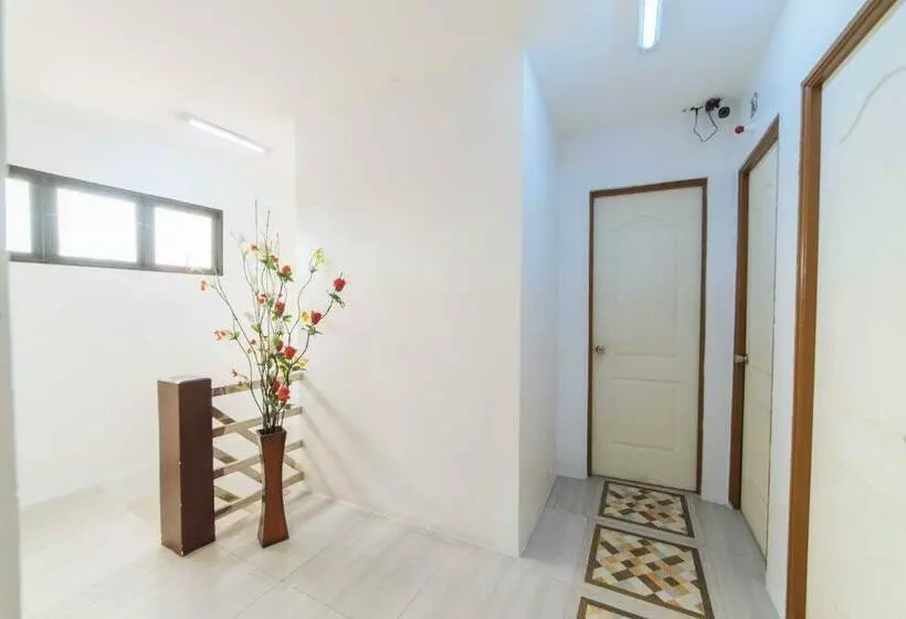 Hotelli Reddoorz At San Antonio Binan Laguna