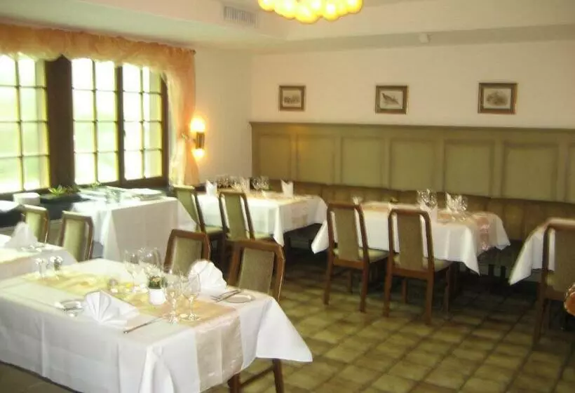 Hotelli Restaurant Kreuz