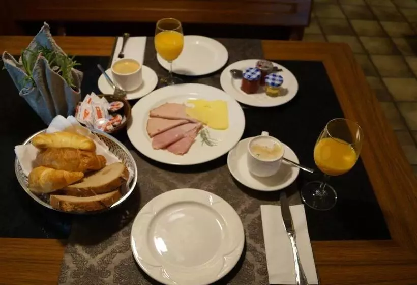 Hotelli Restaurant Kreuz