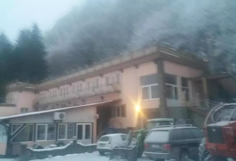 Lomakeskus Complex Turistic Gura Jgheabului