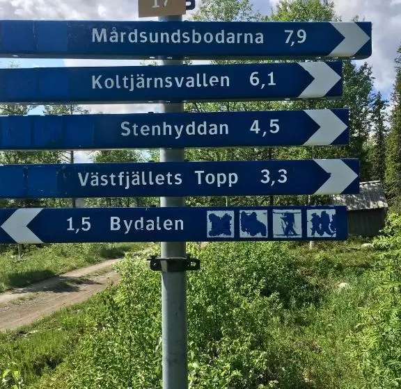 Retkeilymaja Fjällhalsen Cottages
