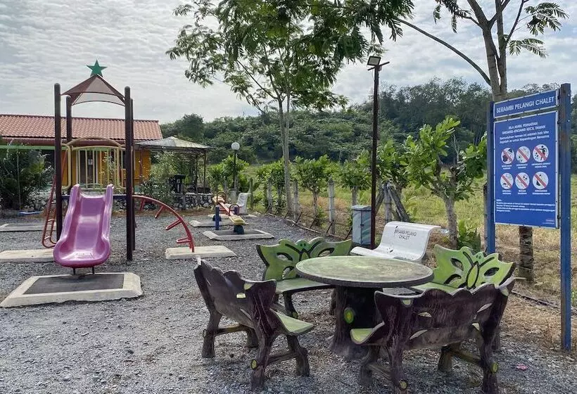 ホテル Capital O 90168 Serambi Pelangi Chalet