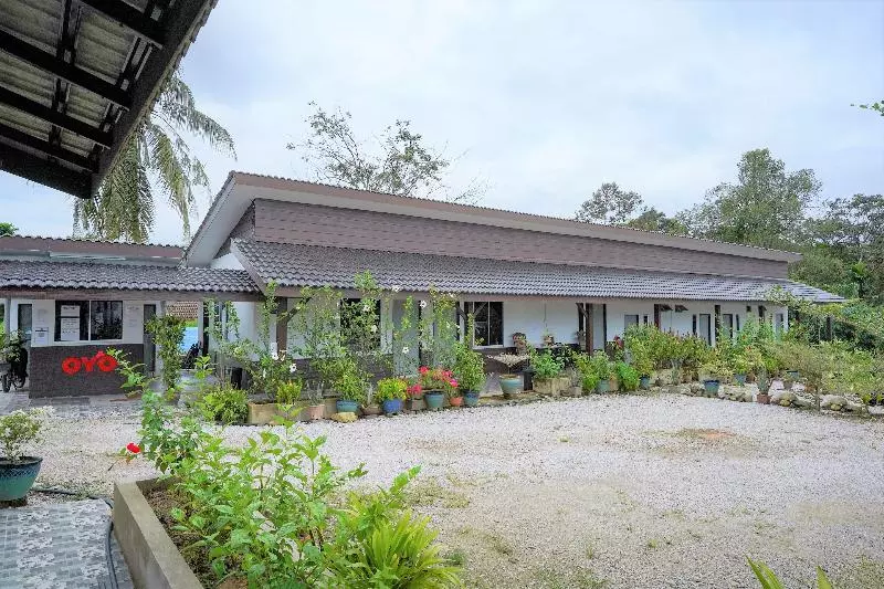 ホテル Capital O 90168 Serambi Pelangi Chalet