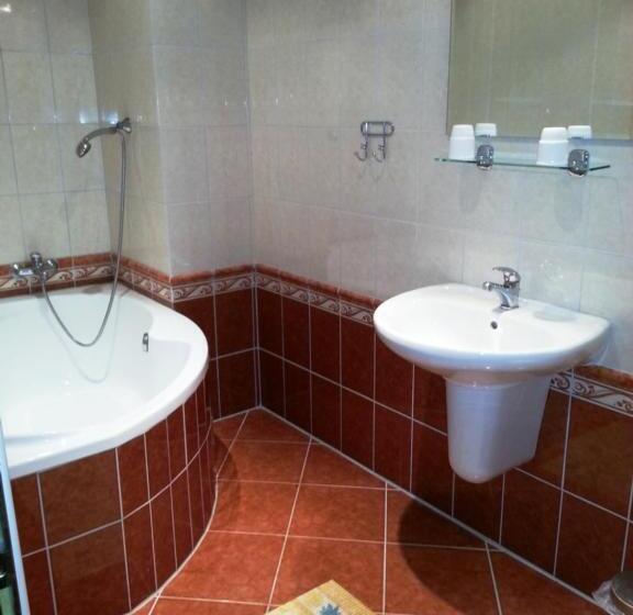 בית מלון כפרי Castle Mlýn Maděrovka