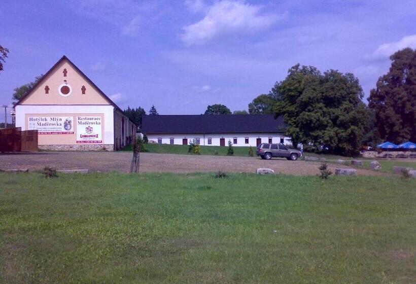 בית מלון כפרי Castle Mlýn Maděrovka